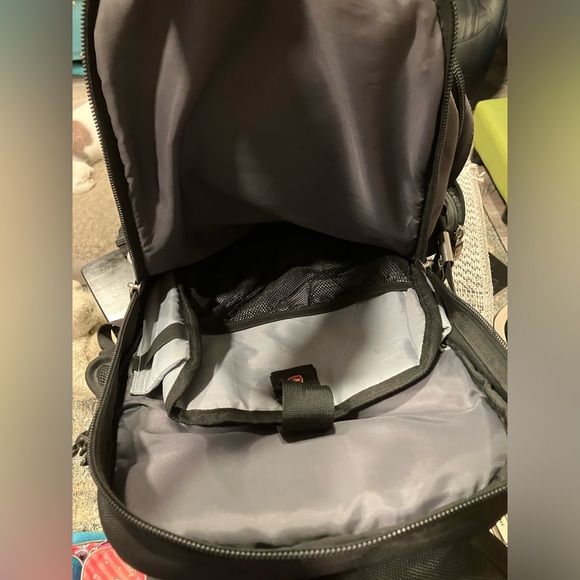 Swiss Gear Multi - Pocket Airflow Cushioned Black/Gray Backpack - Picture 5 of 7